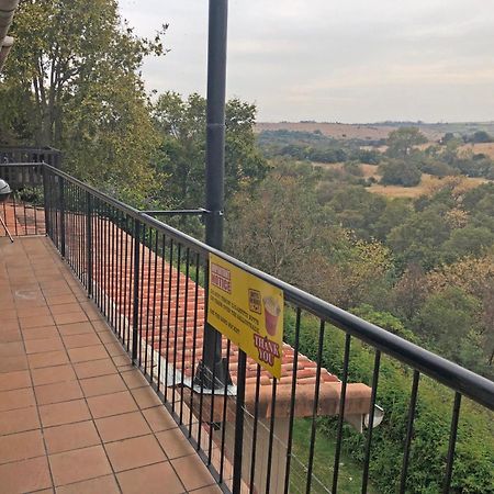 Hills And Dales Accommodation แลนเซอเรีย ภายนอก รูปภาพ