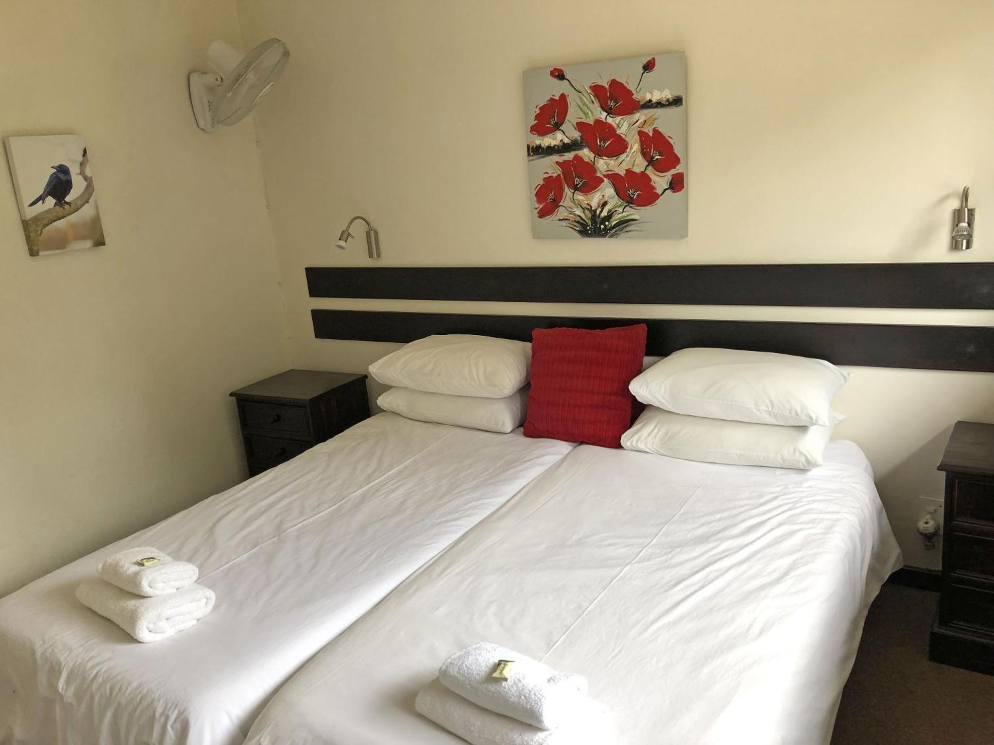 Hills And Dales Accommodation แลนเซอเรีย ภายนอก รูปภาพ